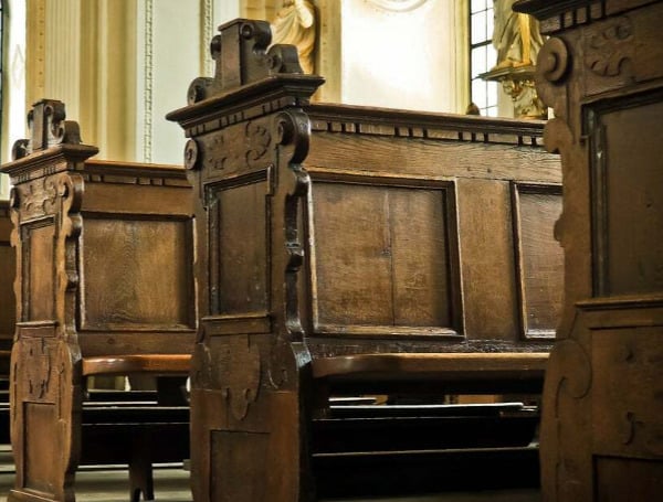 Church Parishioner Views Child Pornography While Sitting In Pews During Service