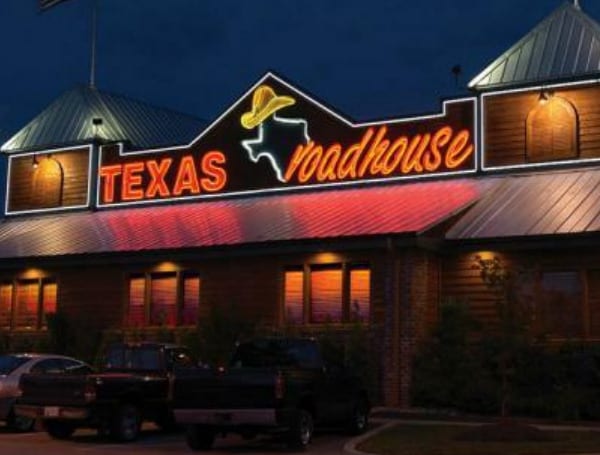 Florida Sheriff Deputy Saves Choking Woman At Texas Roadhouse