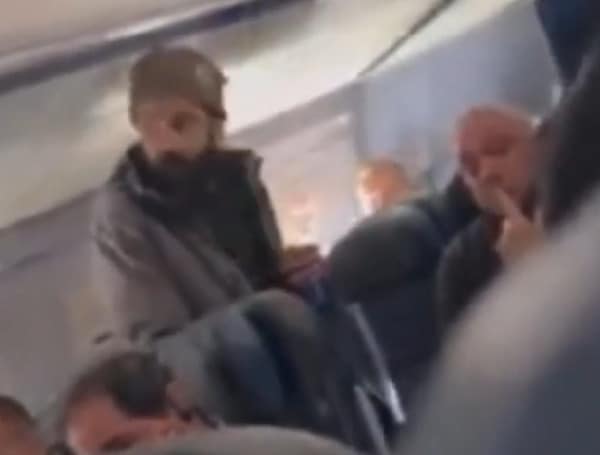 Video: The Moment United Airlines Passenger Screams, Attacks Flight Attendant With Spoon