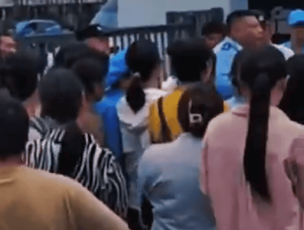 Unpaid Workers' Protests Spread Across China As Factory Closures Mount Amid Tariff Tensions 1 Unpaid Workers' Protests Spread Across China As Factory Closures Mount Amid Tariff (@YesterdayBigcat)